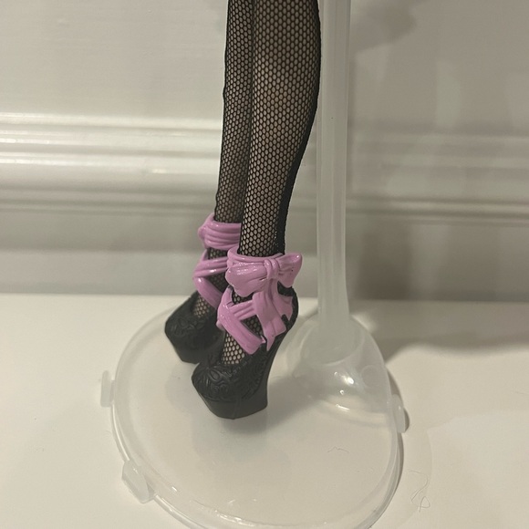 Ever After High Duchess Swan First Chapter Doll Mattel Dress Tights Outfit 2013 - Picture 4 of 8